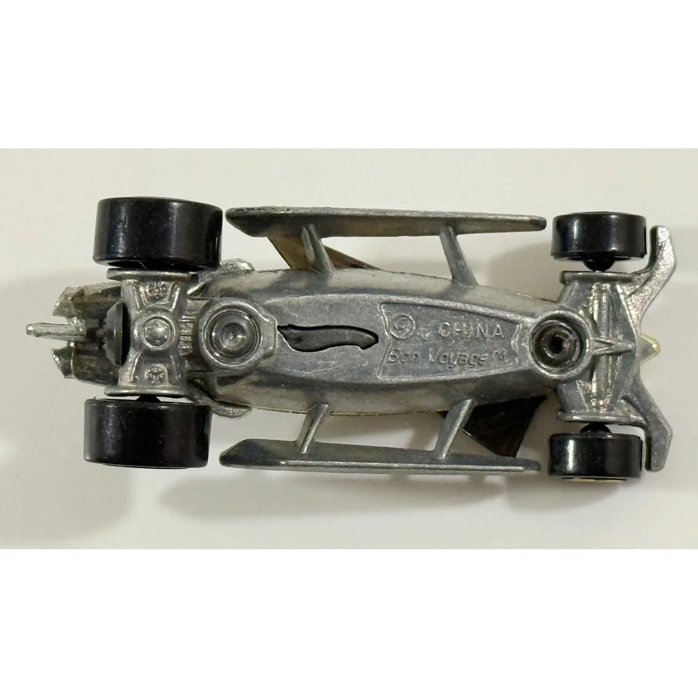 Hot Wheels Bon Voyage Diecast Car Kids 1:64 Silver Pirate Skull Ye Scurvy Dogs